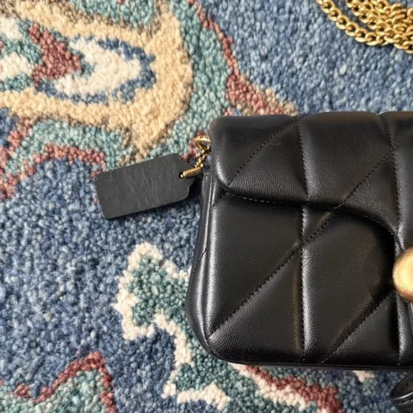 Coach Black Quilted Leather Crossbody Bag with Gold 'C' Accent - Picture 2 of 5